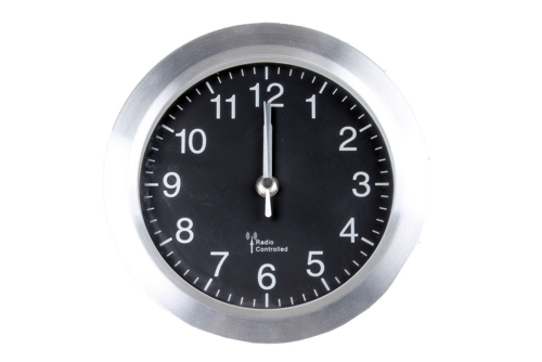 Technotrade Funk Badezimmer Uhr mit Saugnäpfen Aluminium 190x190x58mm für 8,50€ inkl. Versand