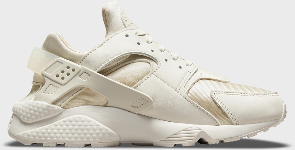 Nike Air Huarache Women light bone/rattan/reflect silver/sail mit 50% Nachlass