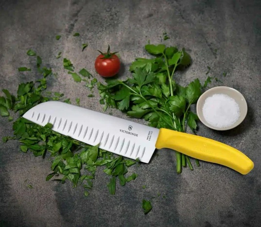 Victorinox Swiss Classic Santokumesser 17cm in gelb für 24,99€(statt 36,69€)