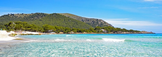 Mallorca am Strand: 1 Woche im 5* Hotel inkl. Frühstück, Flügen, Transfers & Zug-z.-Flug-Ticket ab 411€/Person