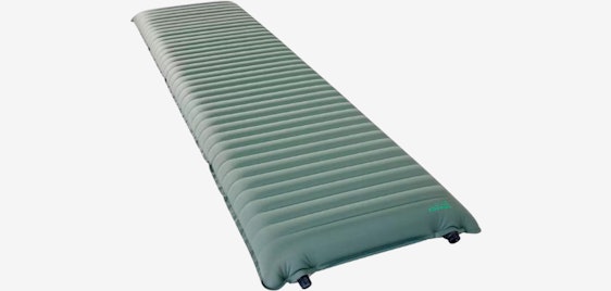 Therm-A-Rest NeoAir Topo Luxe für 121€ - Isomatte, 10cm Höhe, 800g leicht, R-Wert 3,7