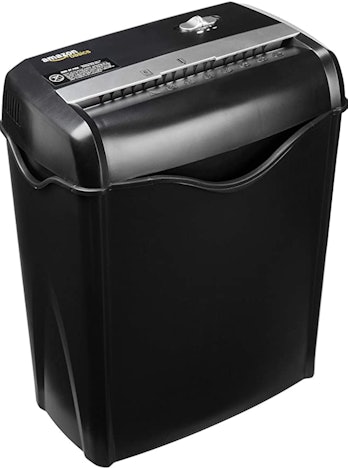 Amazon Basics Aktenvernichter für 25€ - für Papier und Plastikkarten, 5-6 Blatt Kreuzschnitt
