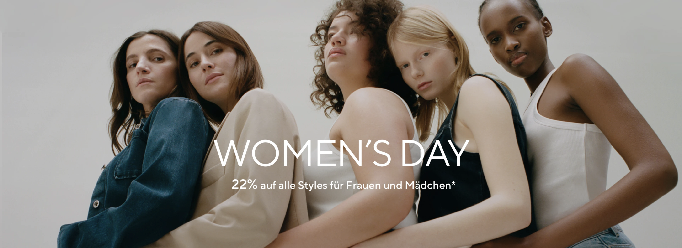 Zum Weltfrauentag! 👩 22% Rabatt auf alle Styles für Damen und Mädchen bei Tom Tailor - z.B.: Grüne Oversized Bluse für 39,48€