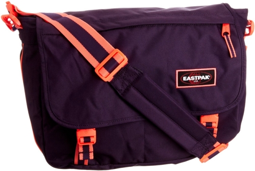 Eastpak Umhängetasche Delegate blakout purple für 17,10€ (Prime)