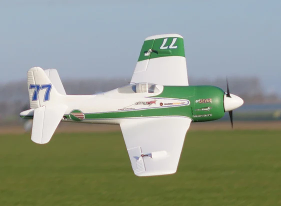 Durafly Rare Bear Reno Racer 680 mm in Grün/Weiß