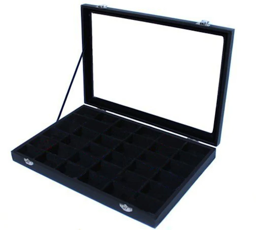 Schmucklade mit Glasdeckel, 36 Fächer schwarz für nur 3,99€ (Plus Produkt)