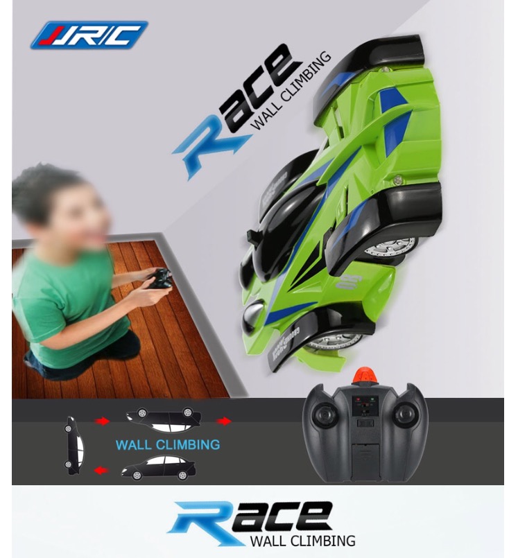 Ferngesteuertes Rennauto, fährt die Wände entlang stark reduziert 