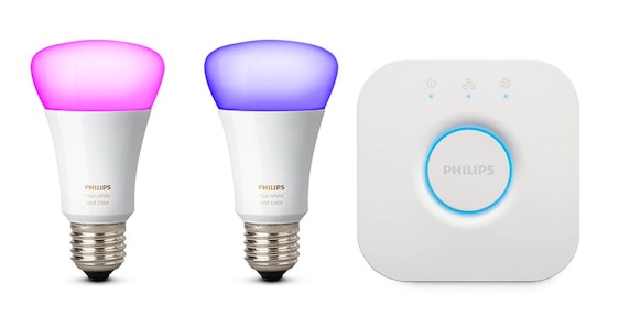 Philips Hue White und Color Ambiance E27 LED Lampe Starter Set, zwei Lampen 4. Generation, dimmbar inkl. Bridge für 72,83€ (Amazon IT)