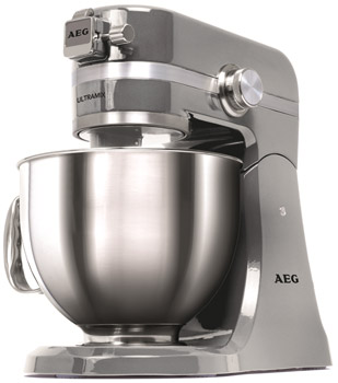 AEG UltraMix KM4700 für 274€ - 1000W Küchenmaschine mit viel Zubehör