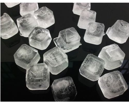 Buchstaben-Eiswürfel-Form für 2,08€