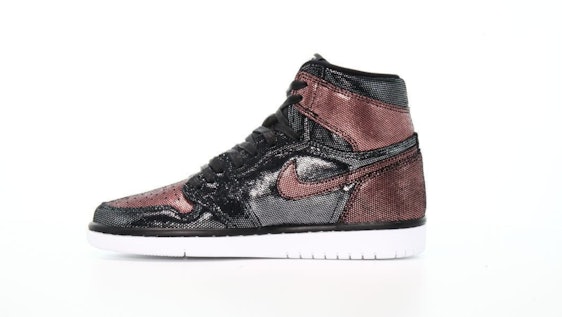 Nike Air Jordan Wmns 1 Hi OG Fearless für 96€ - High-Top-Sneaker in schwarzer/roségoldener Metalloptik