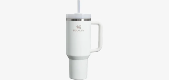 Eiskalte Erfrischung an heißen Tagen! 🧊 STANLEY 1913 Quencher H2.0 FlowState Trinkbecher für nur 33€ 🥤