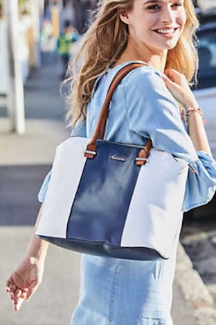 Baur : Ab 50 € Einkauf Handtasche gratis