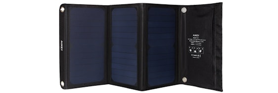 Aukey PB-P4 für 38€ - Solar-Ladegerät mit 2 USB Anschlüssen und 5V 2A Max für jeden Anschluss