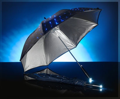 Der neuste Trend aus New York: LED-Regenschirm für 29,90€