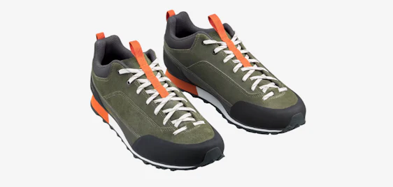 Überschrift: Retro-Style für eure Füße! 🥾 Quechua Arpenaz 500 Revival 2.0 Wanderschuhe für nur 36€