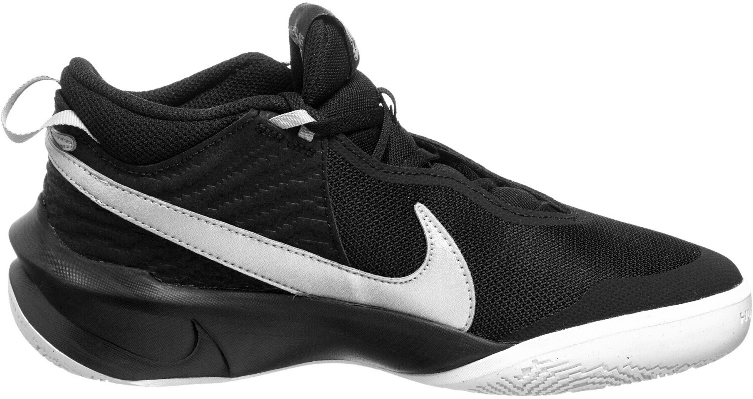 6,57€ auf Nike Team Hustle 10 D GS black/metallic silver/volt/white sparen