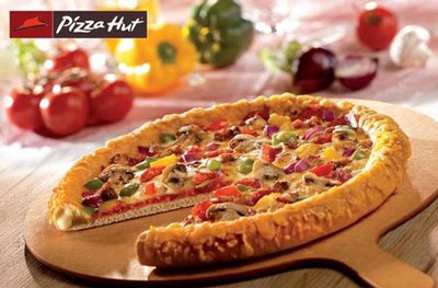 1 Golden Cheezy Crust Pizza [Ø 33 cm] zum Mitnehmen für 11€ statt 22€