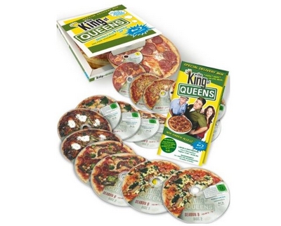 King of Queens [18 Blu-rays] in Pizzaschachtel für 70€