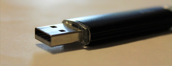Kostenlosen USB-Stick bestellen